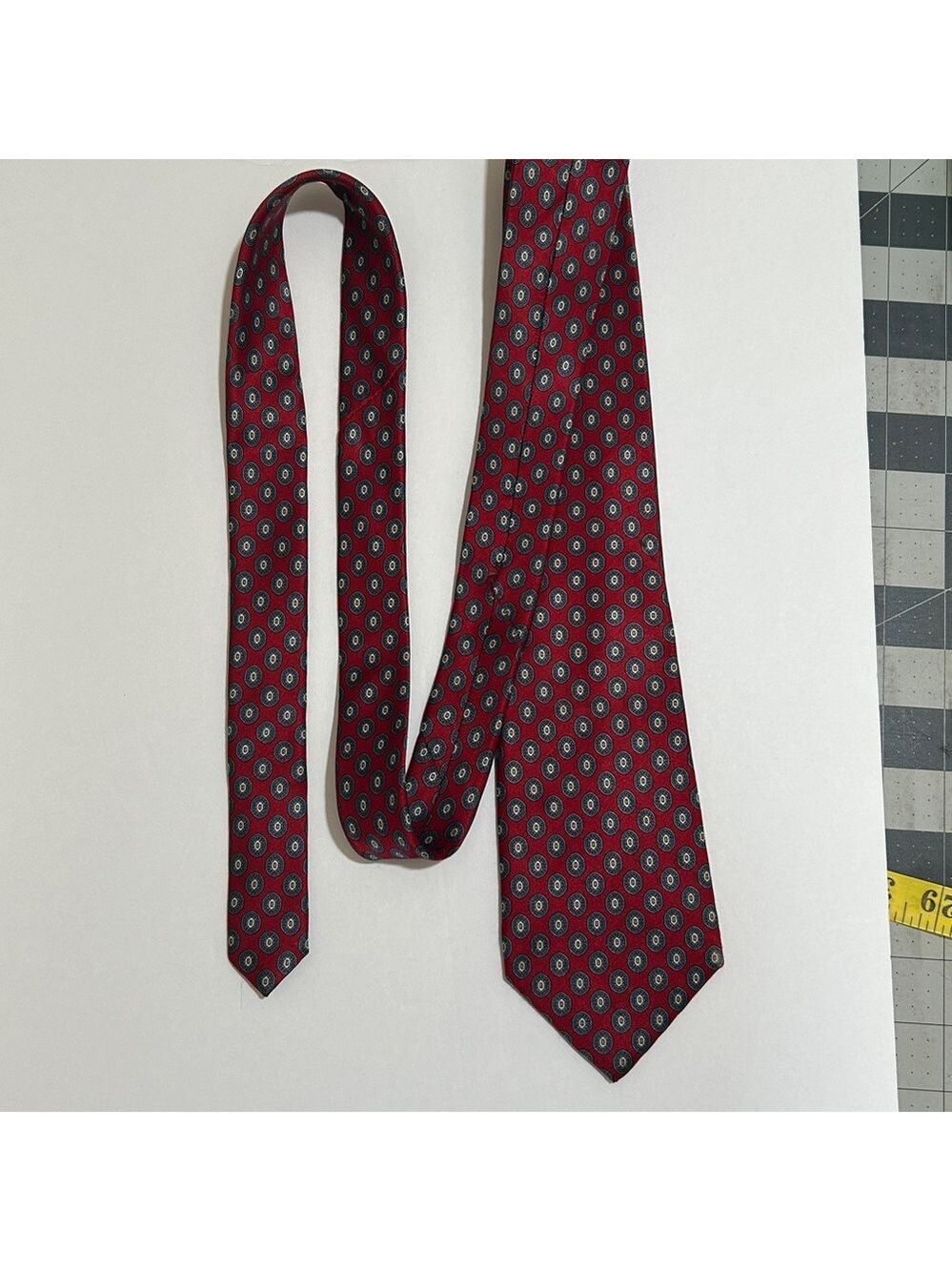 Johnny Carson vintage Elegant Paisley and Geometric Patterned Ties. Set of 2. - Picture 6 of 10